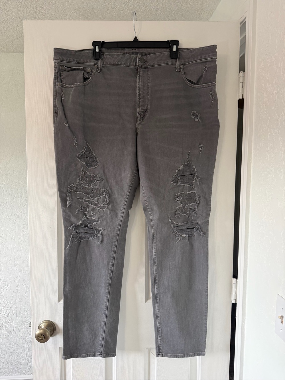 American Eagle Outfitters Gray Distressed Slim Straight Jeans